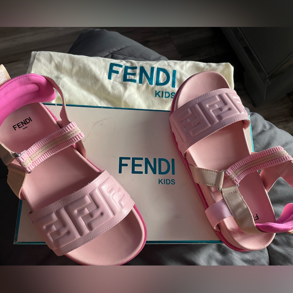 Fendi Kids Light Pink Logo Sandals